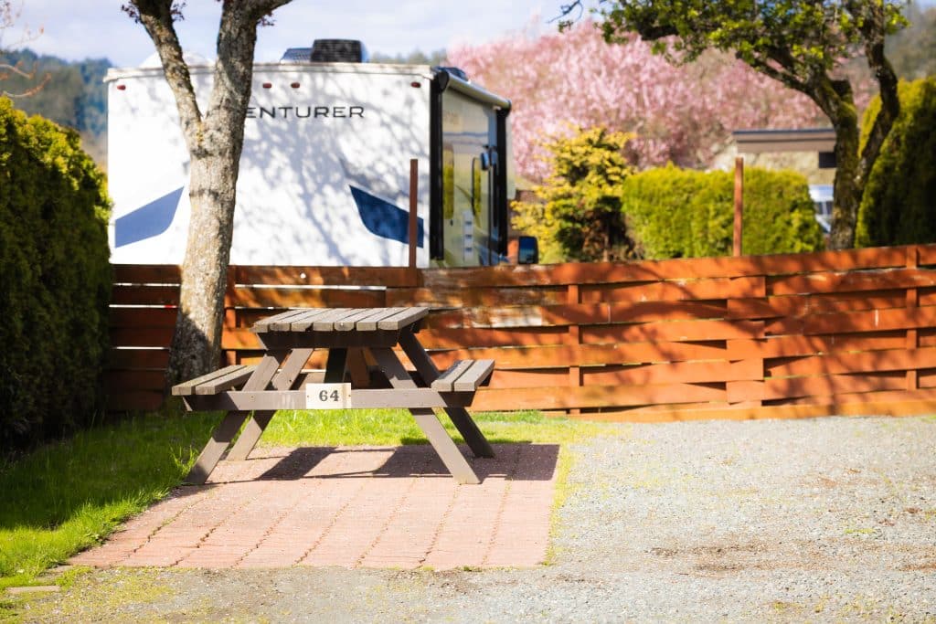 Picnic tables and RV camping area at Fort Victoria RV Park